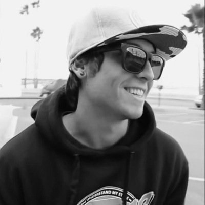 Oh she's cute, what's your name? -Wes https://t.co/ggvNzGJ1EF btw Wes sang Spice to me