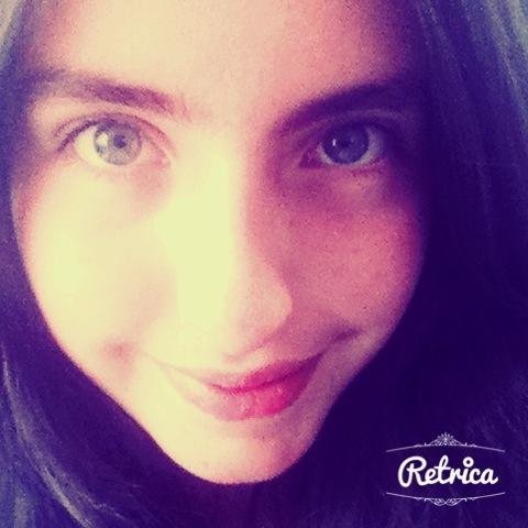 Se tu mismo... No importa lo que las personas piensen o digan de ti, siempre sigue adelante y manten una sonrisa en tu cara...Sigueme y te sigo c: