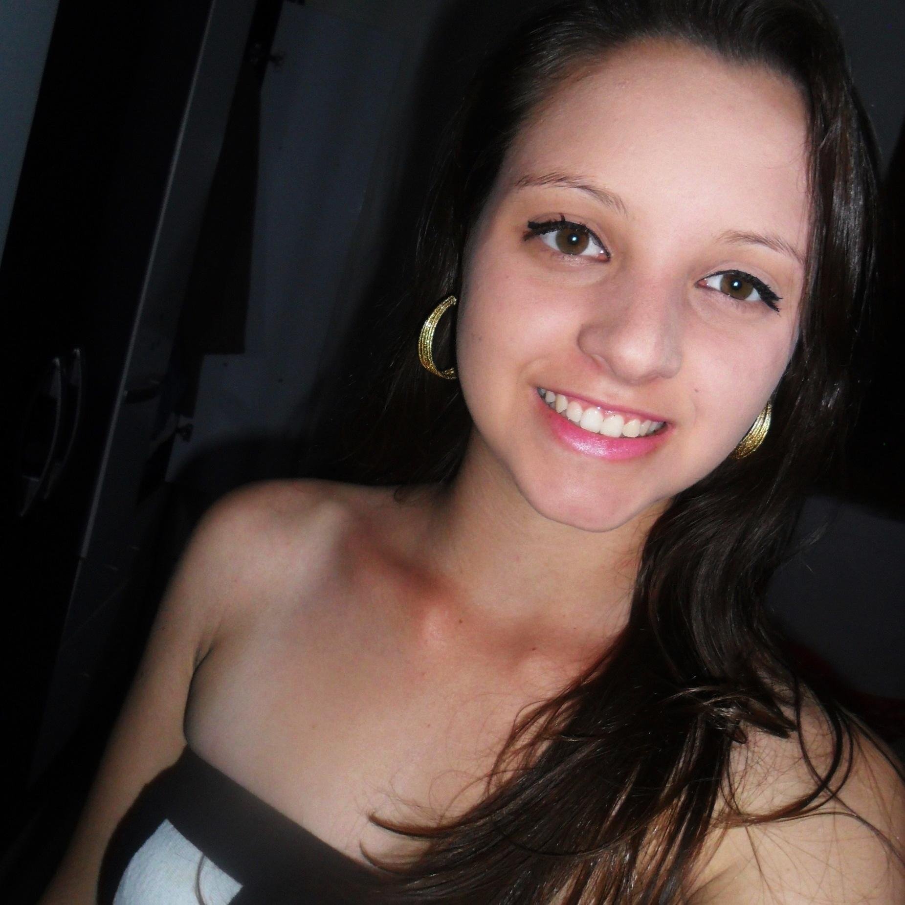 Antes de mudar por alguém, pense em quem já te ama do jeito que você é...