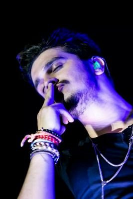 ...O verbo amar se conjuga em todos os tempos e o NOSSO TEMPO É HOJE  @luansantana TE VIVO  ಌAmor além da vida ಌ