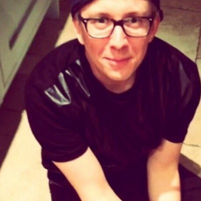 HEY PLEASE GO FOLLOW @_fangirlforlyfe

She follows back!