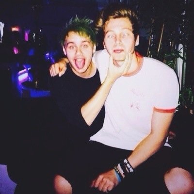 follow @Mikeys_pikachu_ because of this free follow :D
