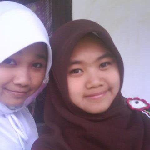 sarahamaliyah's profile picture. Jangan pernah meremehkan diri sendiri. Jika kamu tak bahagia dengan hidupmu, perbaiki apa yang salah, dan teruslah melangkah.