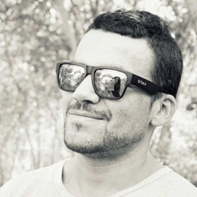 Serieadicto, latinlover, un adulto con cabeza de adolescente. Un poco loco, un poco cuerdo, y si te he visto ni me acuerdo x) Ala! También soy poeta