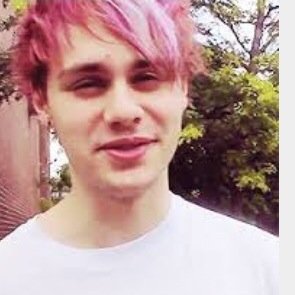 I followed bc your a perfect Michael girl who i know will one day get noticed, remember Michael loves you very much ♡