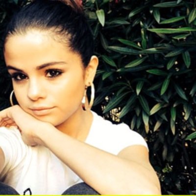 Hey I'm Selena. I enjoy making videos on YouTube, cuddles, pizza and netfilx||RP||Single