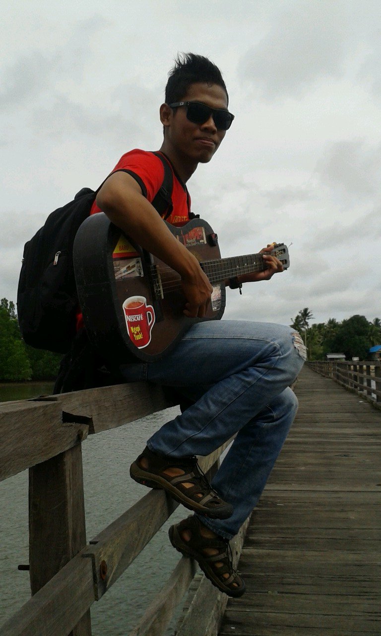 Jika wajah yang membuatmu jatuh cinta, lalu bagaimana caramu mencintai Tuhan yang tak berupa (?)