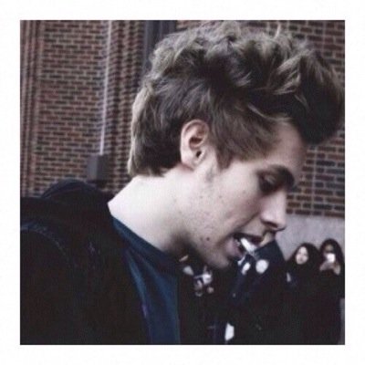 hi free follow from @typicalhxmmings !! follow my instagram @jessjessiex and ask for a follow back http://t.co/ib1wRlLpmF