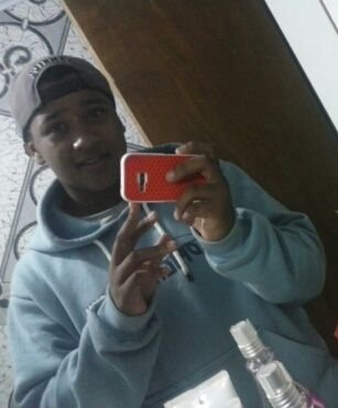 A vida inteira é muito pouco só pra começar a desvendar, e quando os olhos se esquentam eu perco a direção e a razão ♪