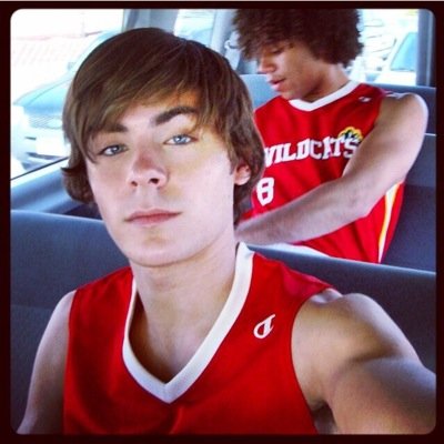 xZacEfronFL's profile picture. 