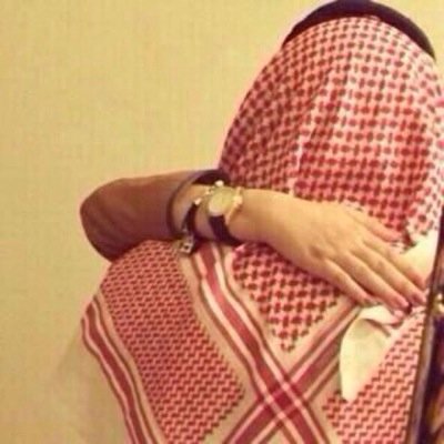 فكّر كثيرًا قبل متابعتي حتمًا ستقرأ ما لا يُعجبك فالاهتمامات هنا مضطربة والأفكار غير مرتبة يعيش اللحظة ويعشق الفرحة (غامضٌ لأني بسيط ) هذا آخر ما سمعته عني ..