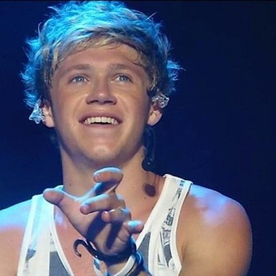 FOLLOW @1DsHeaart_ Just ask for a fb:) 



can you also rt the link:)