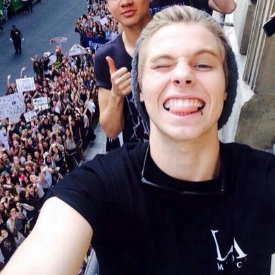 HelpMeWithLuke9's profile picture. https://t.co/utaM044Ilh & COMMENT TYSM! ❤️
