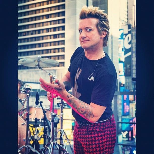 I love Simple Plan and Green Day and if anyone has a problem so it's still his problem. FUCK BITCH !!!!!