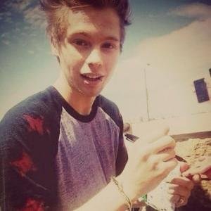CLICK ON LINK FOR SOLO SPAM DM'S TO LUKE HEMMINGS