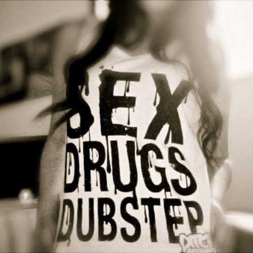 ♡ Dubstep Kelly ♡  People call me that cause I love DUBSTEP! ♡ ||RP +18|| Real name: Kelly Holmen. I Am #Fun #Creative #Singer #DubbyDancer ! ^_^ ♡