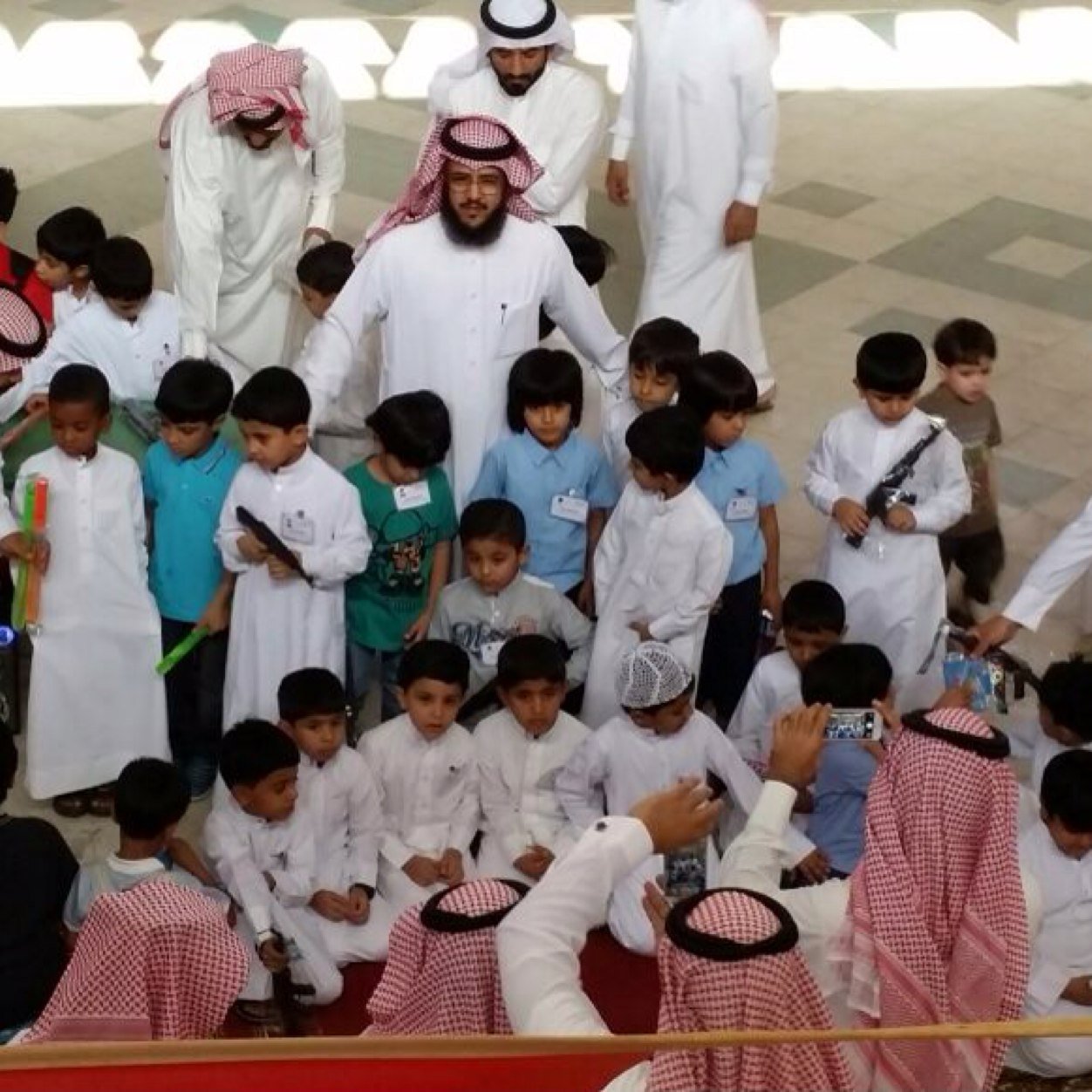 نحو بيئة تعليمية أفضل ، فصول ذكية ، مدرسة مرشحة للميدالية الذهبية في المدارس المعززة للصحة ، مدير المدرسة فيصل الحريري
