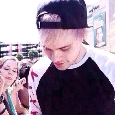 @Luke5SOS: 5sos is trash!!