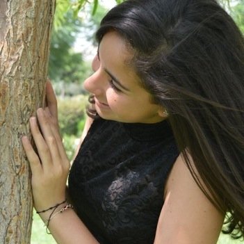 #1 Lebanese Directioner & Proud;) Luvs Music, Likes to Sing ,Plays the Piano , U know ur amazing when people u don't even know hate you...;)