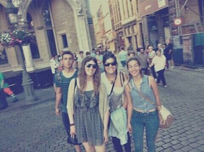 lilue23's profile picture. Hay gente que ni puede pagar el precio de la vida, y hay quien sueña todo el día en color.