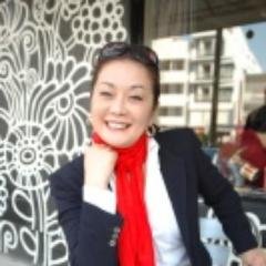 人生をアートするプロジェクトを日仏で展開するドレカミジャポン株式会社の代表者であり執筆家。２０１２年１２月に初書き下ろしの「私が輝くパリジェンヌレッスン」は大好評で、中国語で台湾と中国他でも発売中。２０１６年１２月には待望の「パリジェンヌの心のビタミン(六耀社刊)」が発売。ドレカミとは日仏造語で輝く女神であり、輝く書物
