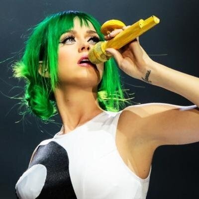CURRENTLY✨WATCHING IN AWE✨AS MY IDOL BEAMS✨ON THE PRISMATIC WORLD TOUR✨