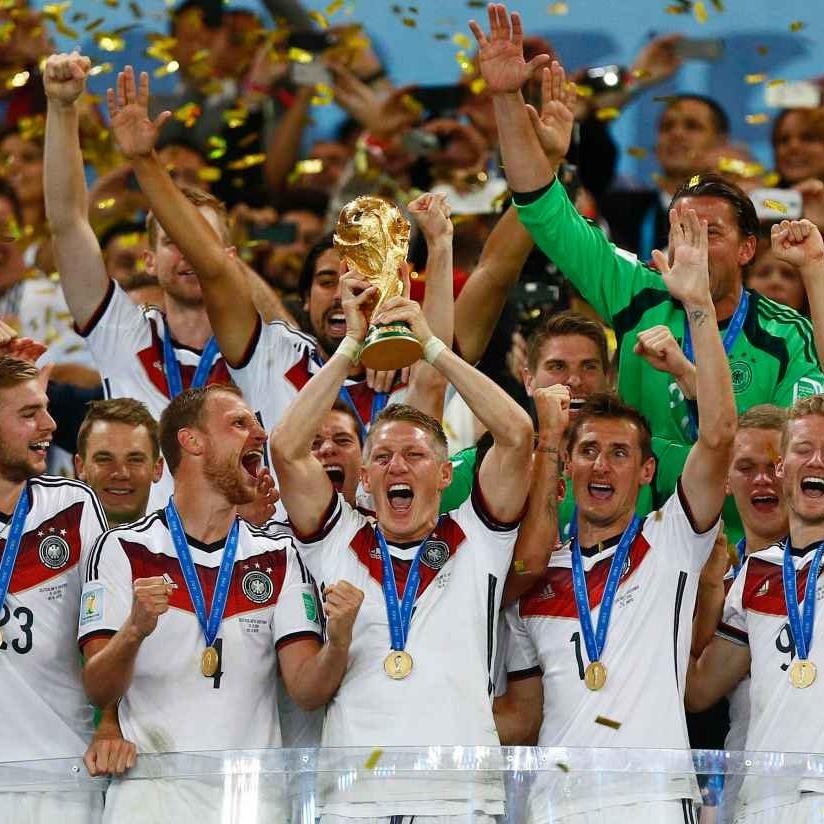 Neuer - Lahm, Hummels, Boateng, Höwedes - Schweinsteiger, Kramer - Müller, Özil - Götze