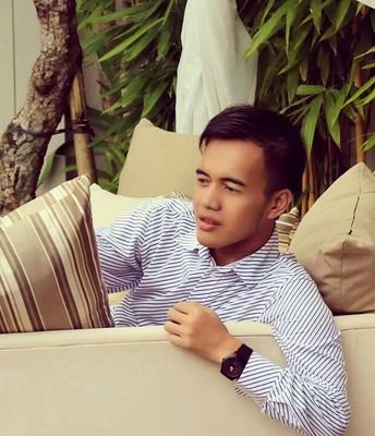 Kalau  yg mau foto untuk acara  di Bali,staff Profesional & Ramah :) atau hanya sekedar narsis lgs aja contact : PIN : 74DA3227 telp : 089622123537