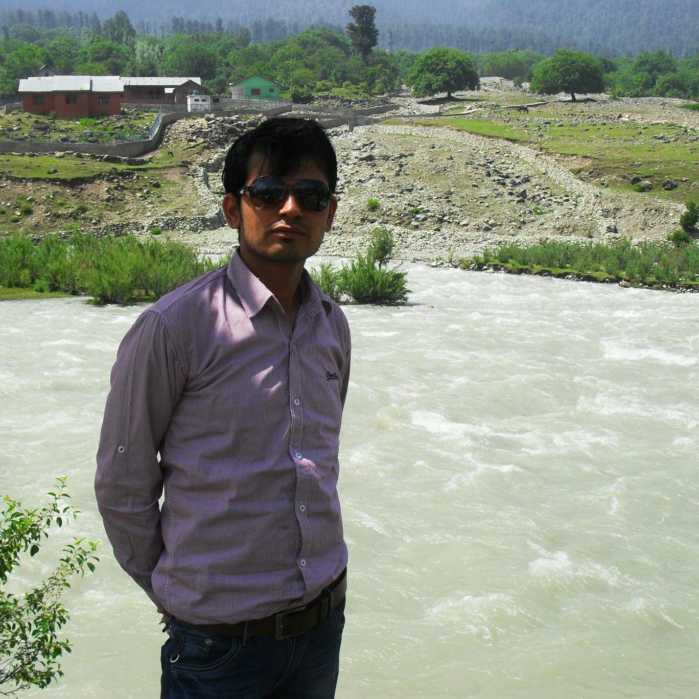 Myslf lokesh sharma,
Mai apne bare mai 160 character mai express nhi kar satha sorry TWITTer