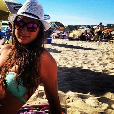 Futura enfermera, amante de la vida siempre que estén las personas que quiero que formen parte de ella:). Olvida el pasado, ama el presente y espera un futuro