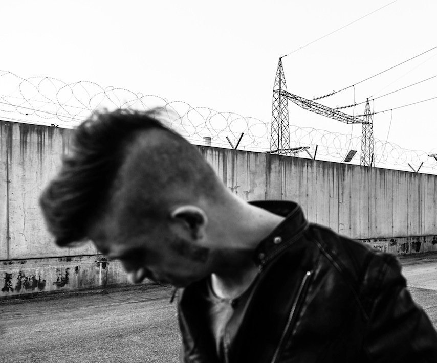 TonylamuerteOMB's profile picture. Not only a onemanband. Electronic bassdrum, electronic snare, acoustic dobro, screaming voice... a little bit of melody. No label, no mercy, no pain, no glory!