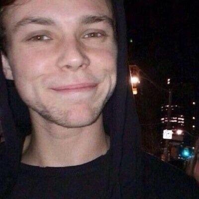 smileftsunshine's profile picture. i don't really care in what fandom you're in i just want you to smile a little // @wrecksirwin