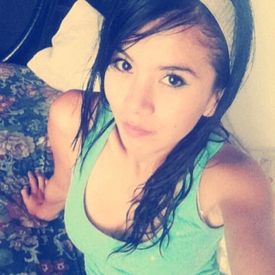 me llamo jaqkelin me gusta el color rosa, los tulipanes, el desastre y me gusta estar con las personas qke amo y tener muchos amigos.