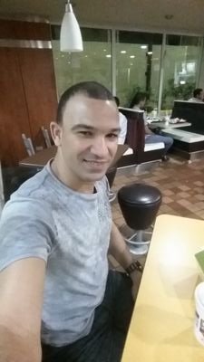 eljarlys48's profile picture. 