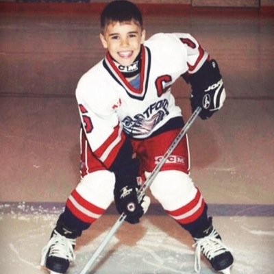 imaputydownn's profile picture. Com os olhos cheios de lágrimas falei pro justin que sou completamente apaixonada por ele entao ele me empurrou e disse prefiro a maconha amorzinho