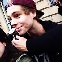 FOLLOW @heythereirwin PLEASE
