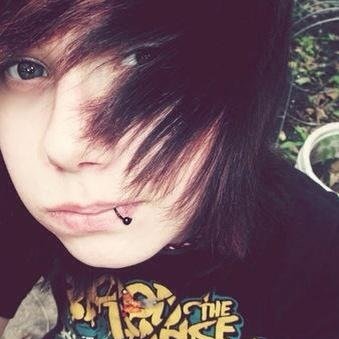 Jasper! 15! Gay! Single ;-; emo. Colorful hair. Bands.