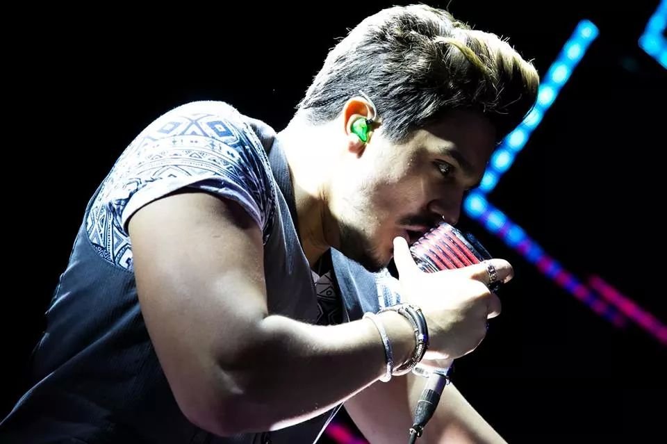 Eu troco a eternidade por você, o paraíso é estar ao seu lado. @LuanSantana Since 19/12/11