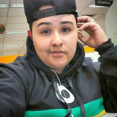 Não precisa mudar, vou me adaptar ao seu jeito, seus costumes, seus defeitos, seus ciúmes, suas caras. Pra que muda-las? (8