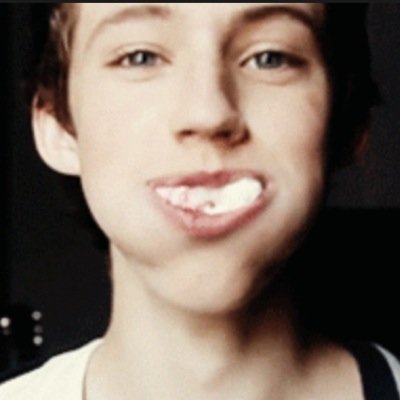 Troye Sivan's freckles are the 8th wonder of the world