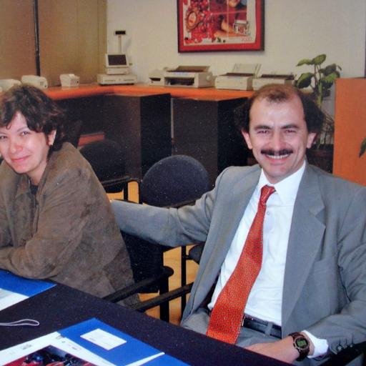 aranda_angeles's profile picture. Somos biólogos y divulgadores de la ciencia. Junto con Enrique Ganem somos El Explicador (http://t.co/rIg9cYStmG )