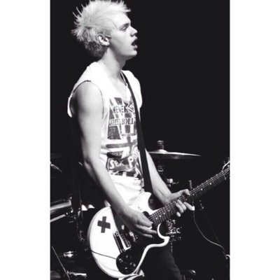 i gave you a free follow to help you gain so follow @damnastxn for me please