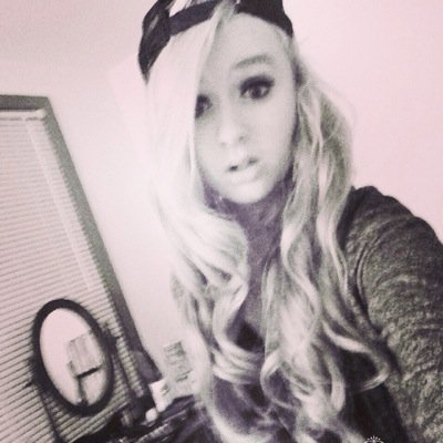 prettybitches01's profile picture. folllllloooowww meeeeer