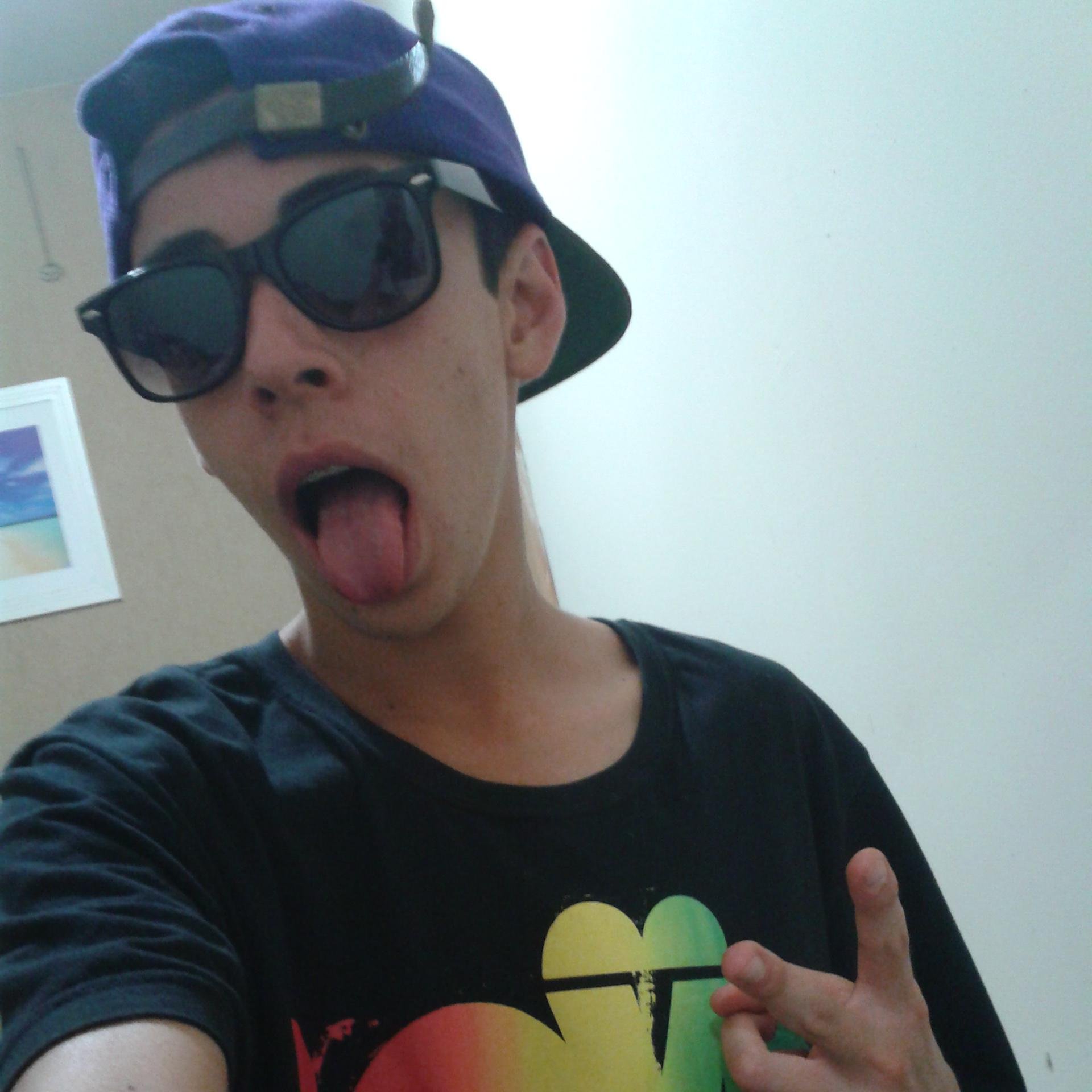 Rap, skate, ideologia,e vivendo nesse mundo louco hoje só na Brisa =D.. Nada te faz mal, se te faz feliz :D