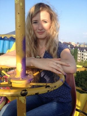 Оптимист по жизни, люблю яркие краски и животных, лентяйка и трудоголик, несовместимое совместимо..и в этом вся я!