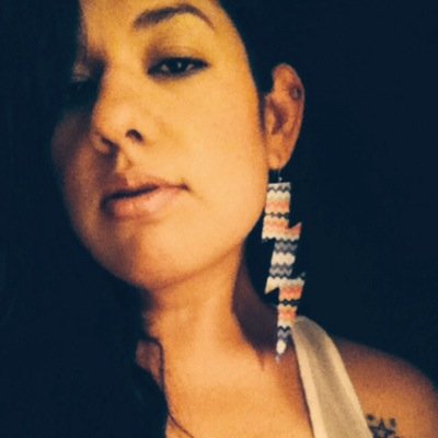 Sencilla, sonriente, luchona, amigable, loca, celosa, amorosa, detallista, original, imaginativa, con fé pero perversa cuando se me antoja.