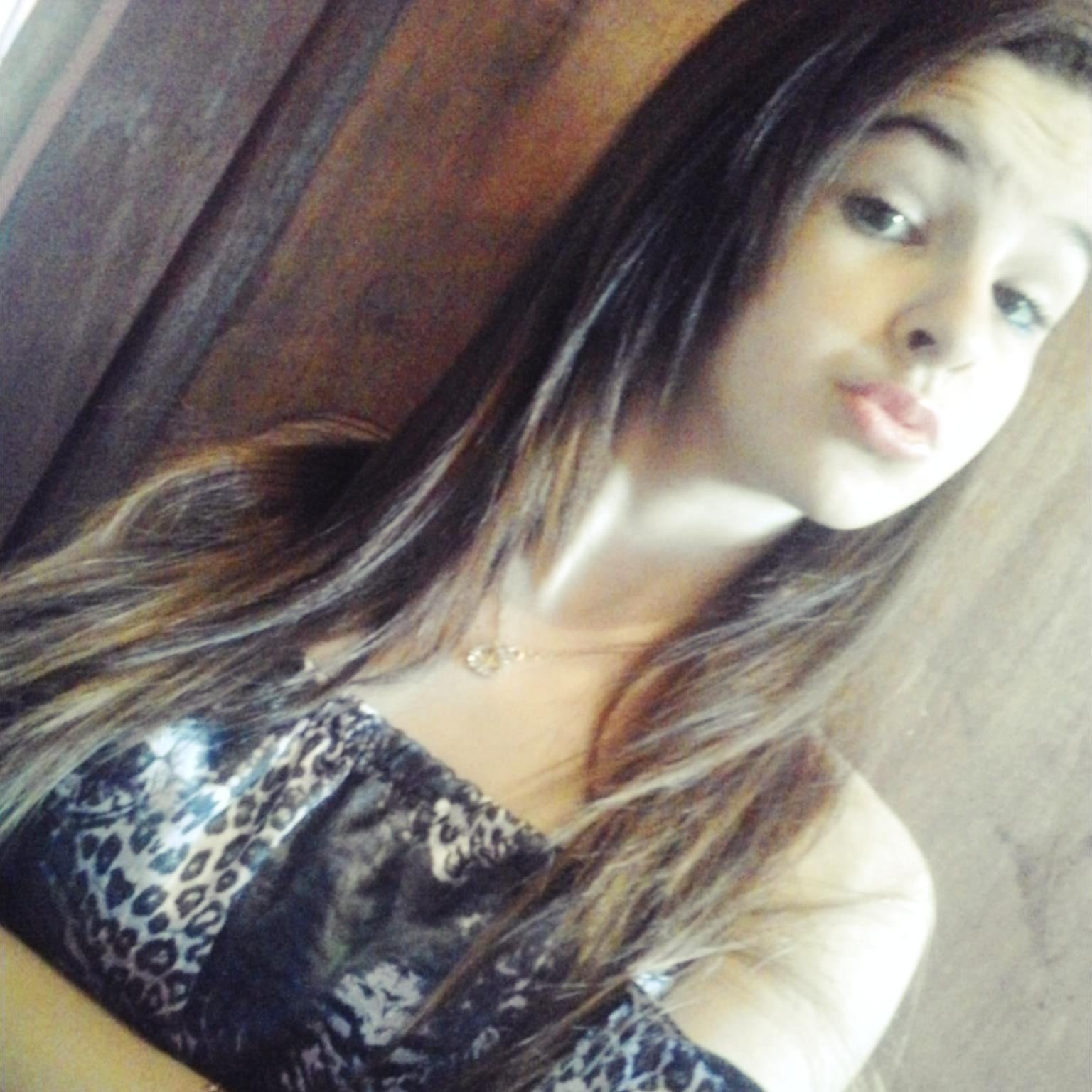 Amo rock,hip-hop e pop ✌ ,Sou timida msm  ☺ Idai ?,Busco a felicidade não a perfeição  ^_^ rsrs ♥ ♥ ♥