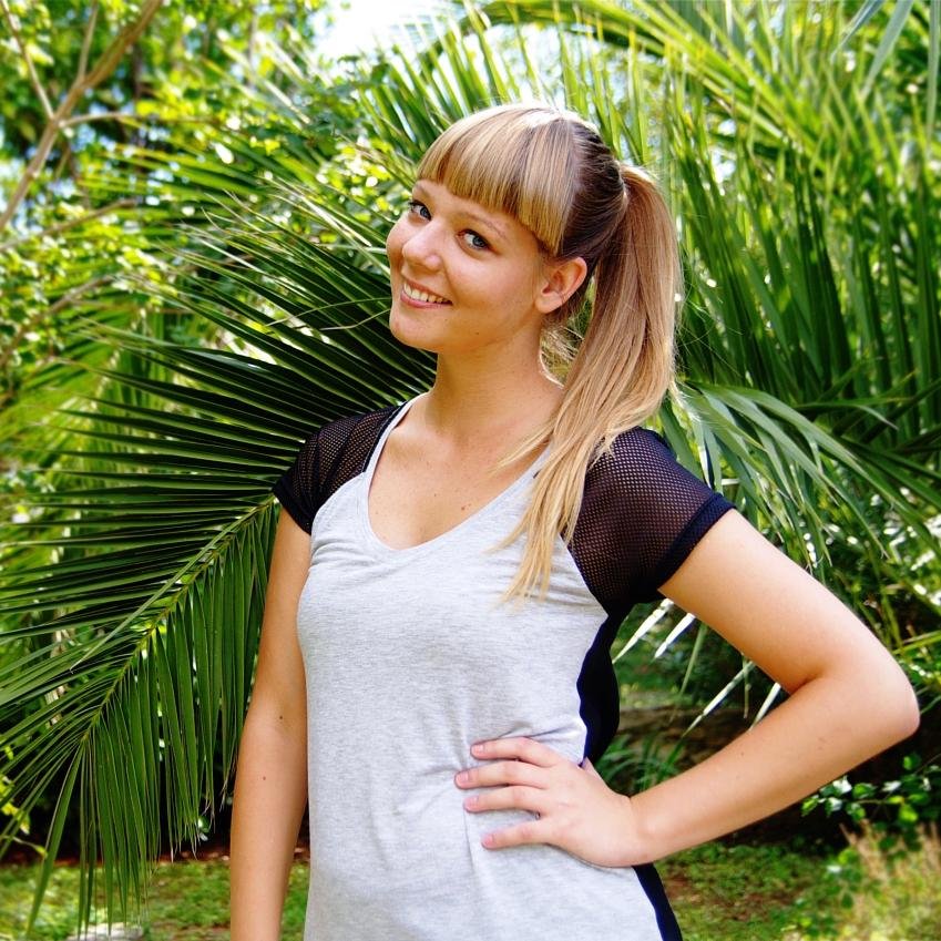 FPinkheart's profile picture. interests: blogging, fashion, books, series, beauty, make up, baking