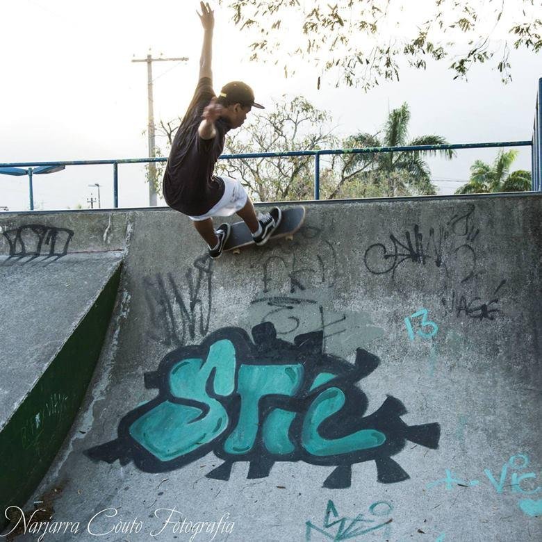 Tenho 18 anos , Sou skatista , moro em Mangaratiba - Rj