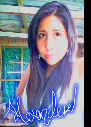 Dj de fiestas, adolescente sin problemas, chica independiente y organizadora de eventos,costurera,y compradora de 
Diamantes.